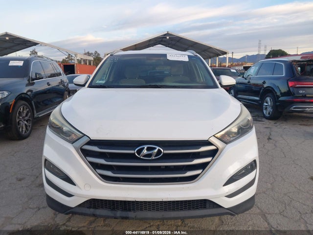 KM8J33A40JU675643 Hyundai TUCSON SEL