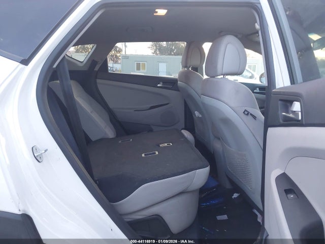 KM8J33A40JU675643 Hyundai TUCSON SEL