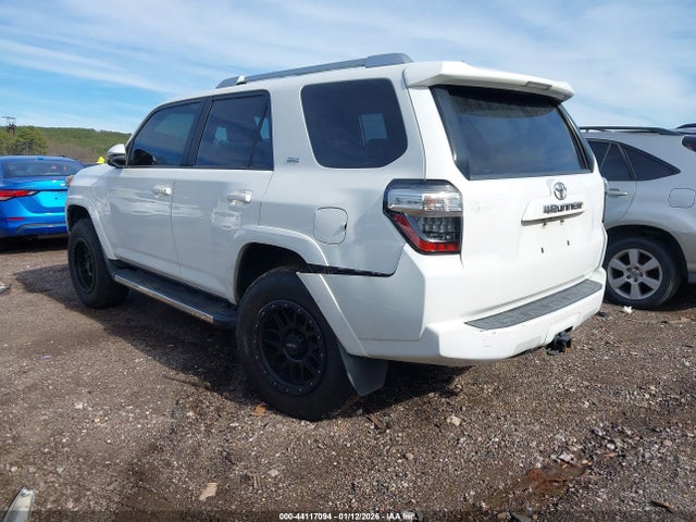 2015 TOYOTA 4RUNNER JTEZU5JR0F5085919 Photo 2