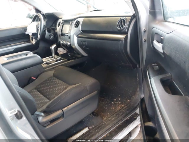 5TFCY5F1XKX024268 Toyota Tundra Sr5 5.7l V8