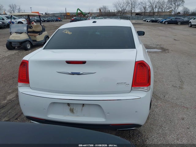 Chrysler 300 C 2017 2C3CCAEG2HH512323 Image 16