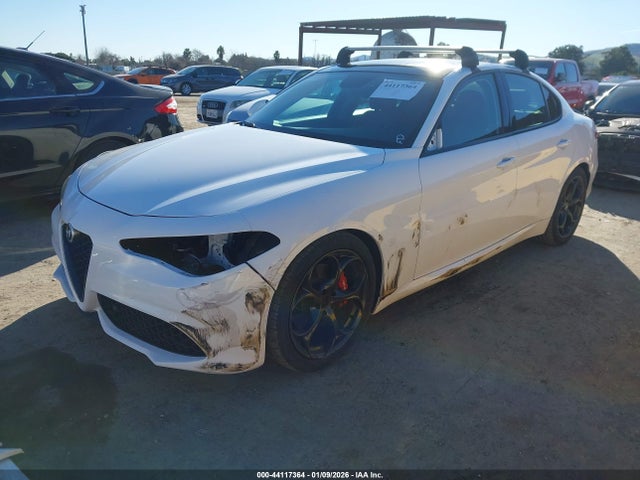 Alfa Romeo Giulia Ti Rwd 2017 ZARFAECN8H7558330 Image 2