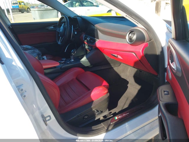 Alfa Romeo Giulia Ti Rwd 2017 ZARFAECN8H7558330 Image 5