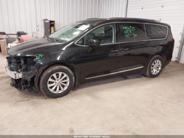 2019 CHRYSLER PACIFICA 2C4RC1BGXKR597469 Photo 1