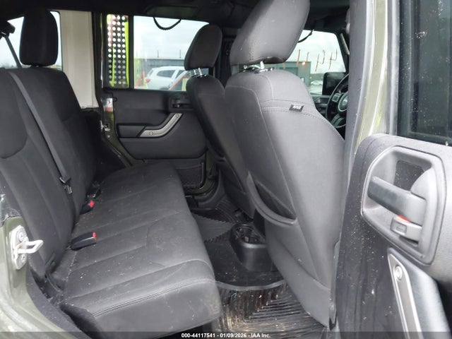 1C4HJWDG5FL761530 Jeep Wrangler Unlimited Sport
