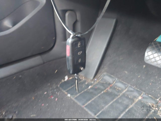 44117696 :رقم المزاد ، 3VWPF71K65M614400 vin ، 2005 Volkswagen Jetta Value Edition مزاد بيع