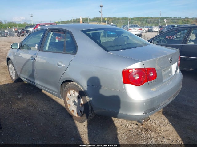 44117696 :رقم المزاد ، 3VWPF71K65M614400 vin ، 2005 Volkswagen Jetta Value Edition مزاد بيع