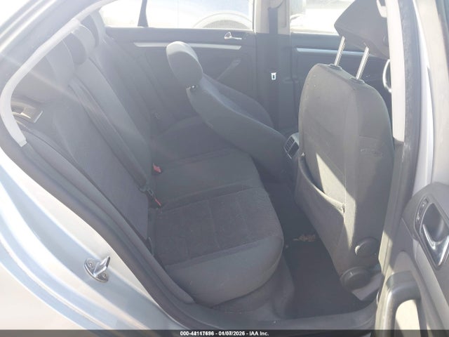 44117696 :رقم المزاد ، 3VWPF71K65M614400 vin ، 2005 Volkswagen Jetta Value Edition مزاد بيع