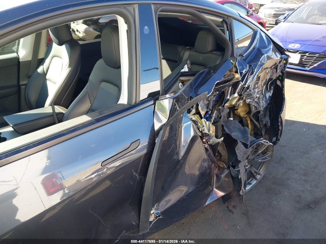 2024 TESLA MODEL Y 7SAYGDEE9RF114574 Photo 5