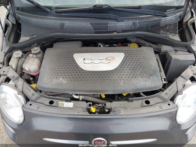 2017 FIAT 500E 3C3CFFGE1HT547880 Photo 9