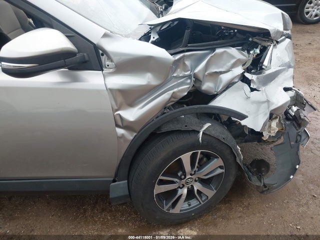 JTMWFREV8JJ204056 Toyota Rav4 Xle