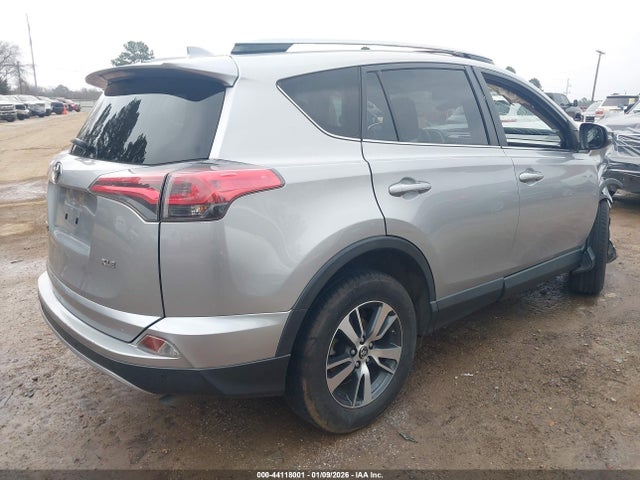 JTMWFREV8JJ204056 Toyota Rav4 Xle