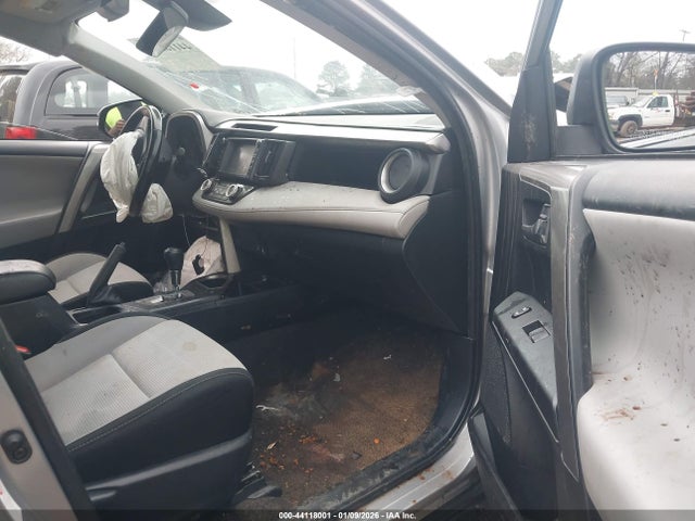 JTMWFREV8JJ204056 Toyota Rav4 Xle