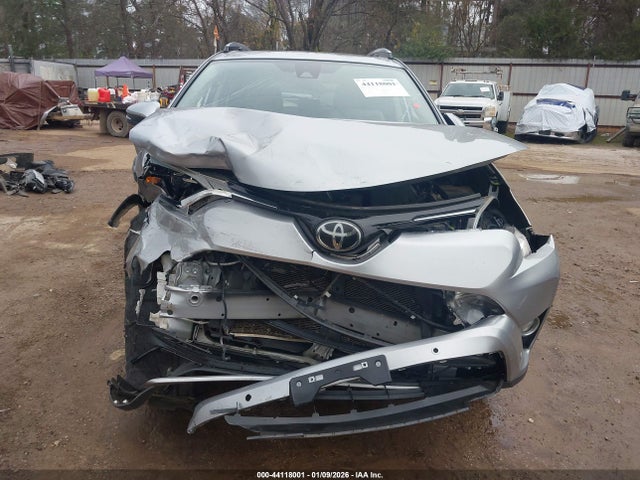 JTMWFREV8JJ204056 Toyota Rav4 Xle