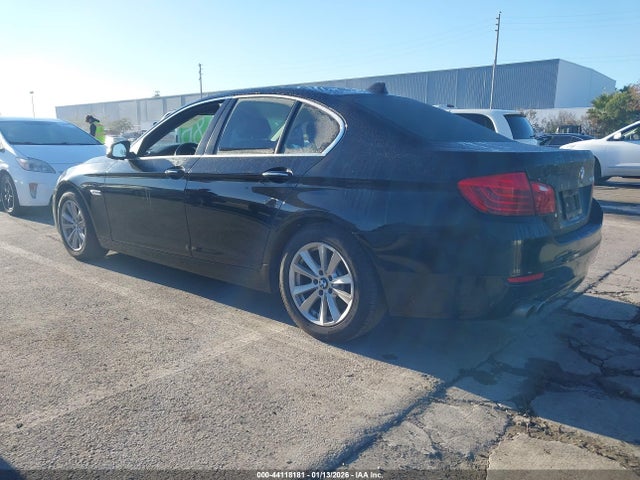 2016 BMW 528I WBA5A5C54GD529846 Photo 2