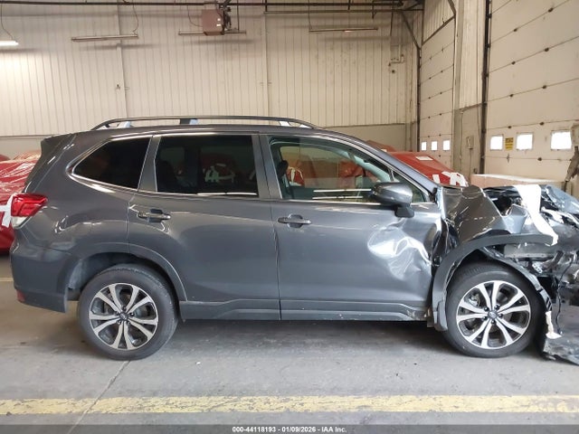 Subaru Forester Limited 2023 JF2SKAPC4PH520949 Image 13