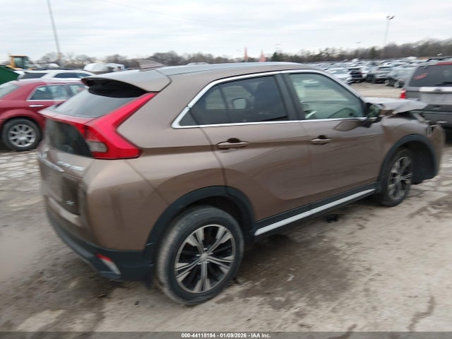 2018 MITSUBISHI ECLIPSE CROSS JA4AT5AA9JZ065209 Photo 3