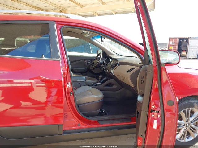 KM8JUCAG1FU099527 Hyundai TUCSON SE