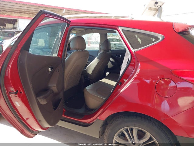 KM8JUCAG1FU099527 Hyundai TUCSON SE