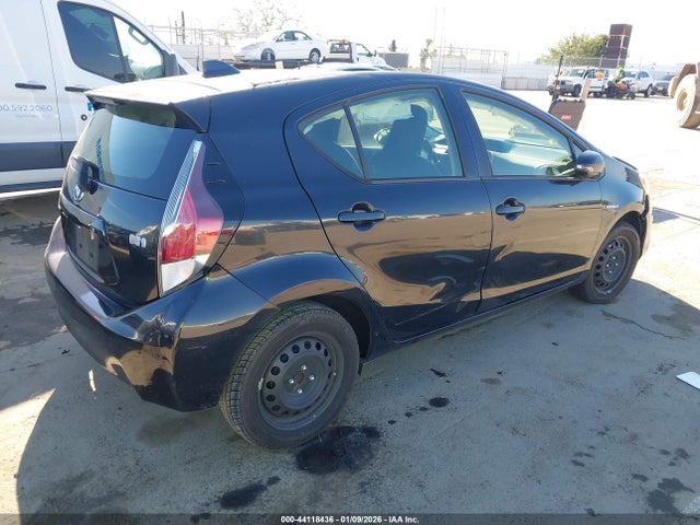 JTDKDTB33G1590365 Toyota Prius C One