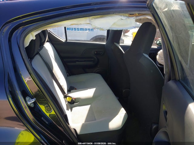 JTDKDTB33G1590365 Toyota Prius C One