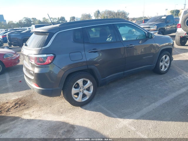 2019 Jeep Compass Latitude Fwd მანქანა იყიდება აუქციონზე, vin: 3C4NJCBB8KT637274, აუქციონის ნომერი: 44118464
