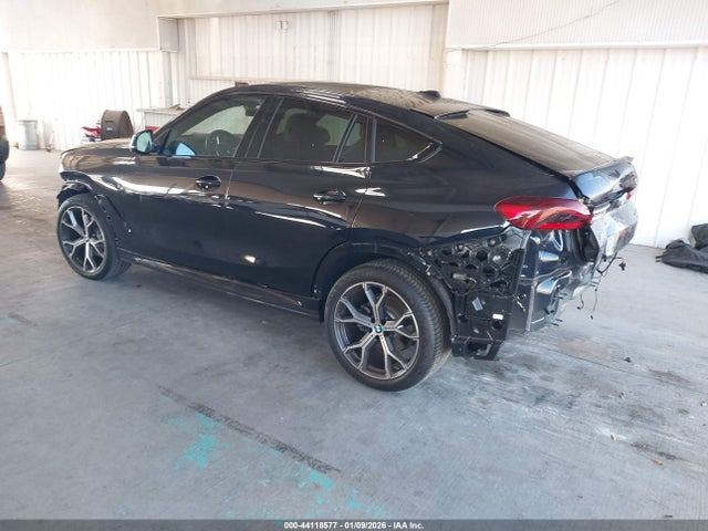 2024 BMW X6 5UX33EX02R9U97955 Photo 2