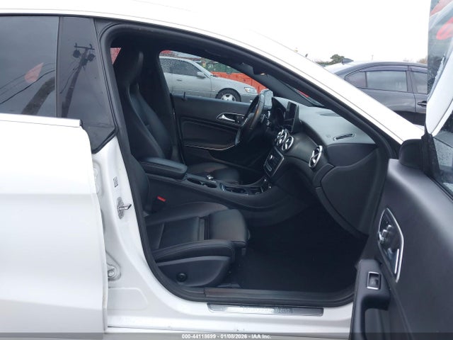 WDDSJ4GB8JN693978 Mercedes-Benz CLA 250 4MATIC