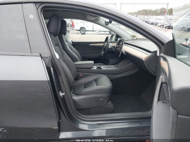 44118756 :رقم المزاد ، 7SAYGDED8SA375060 vin ، 2025 Tesla Model Y Long Range Dual Motor Rear-wheel Drive مزاد بيع