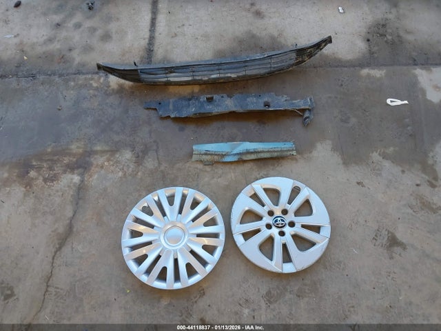 JTDKBRFU3G3015750 Toyota Prius Two