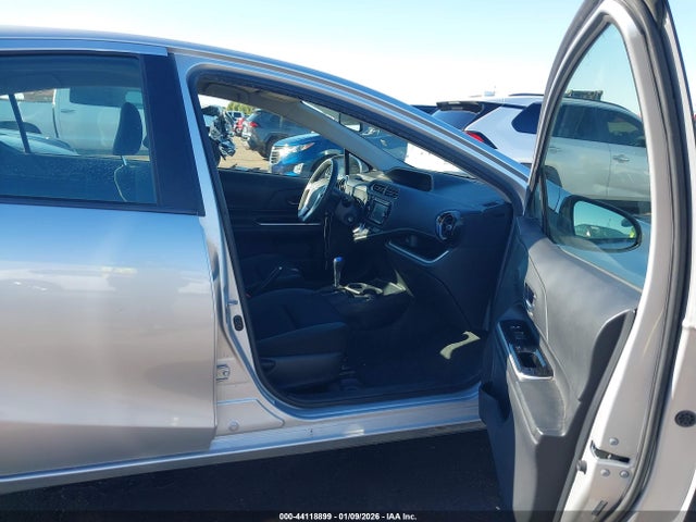 JTDKDTB32F1110461 Toyota Prius C Two