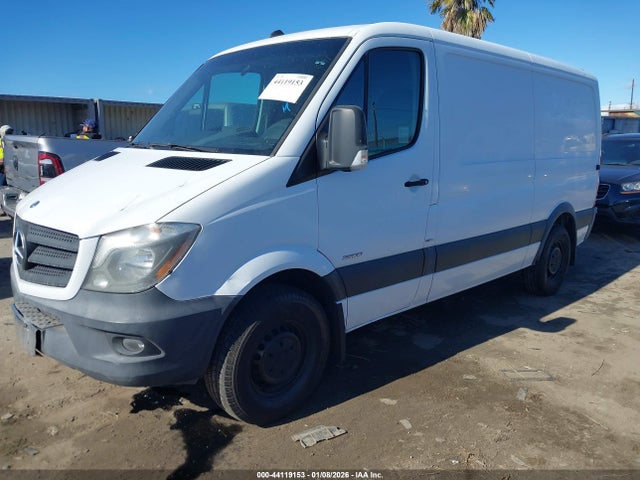 Mercedes-Benz Sprinter 2500 Normal Roof 2015 WD3PE7DC0F5951334 Image 2