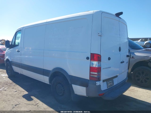 Mercedes-Benz Sprinter 2500 Normal Roof 2015 WD3PE7DC0F5951334 Image 3