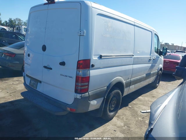 Mercedes-Benz Sprinter 2500 Normal Roof 2015 WD3PE7DC0F5951334 Image 4