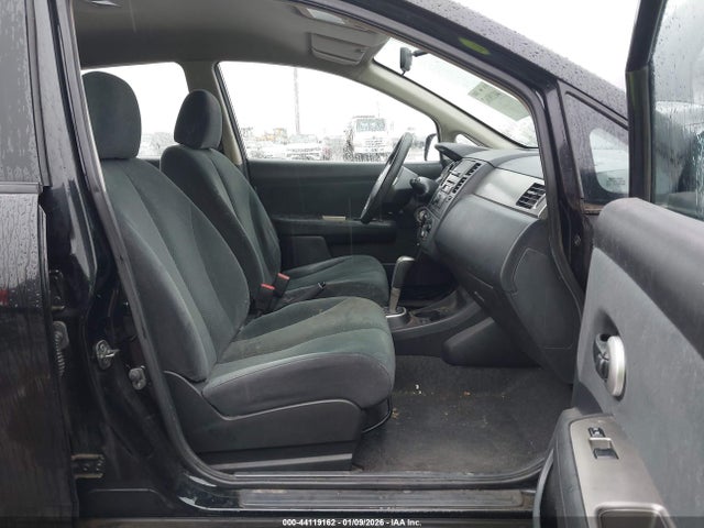 44119162 :رقم المزاد ، 3N1BC1CP3CK809233 vin ، 2012 Nissan Versa 1.8 S مزاد بيع