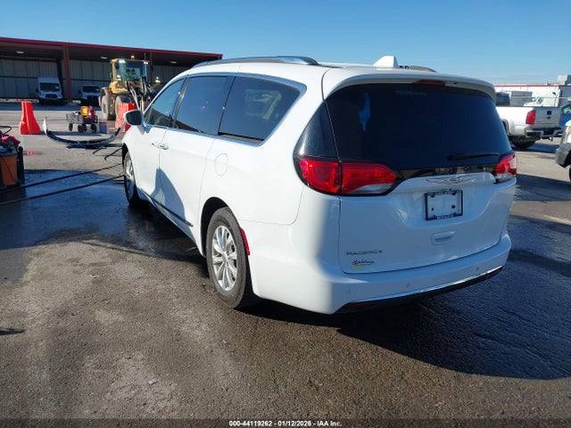 2019 CHRYSLER PACIFICA 2C4RC1BG3KR700571 Photo 2
