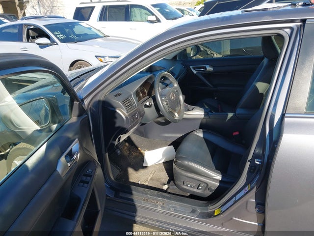 Lexus CT 200H 2014 JTHKD5BH1E2185439 Image 5