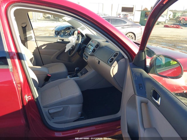 44119393 :رقم المزاد ، WVGAV7AX7BW000437 vin ، 2011 Volkswagen Tiguan S مزاد بيع
