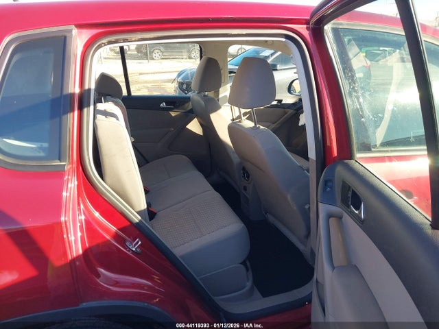 44119393 :رقم المزاد ، WVGAV7AX7BW000437 vin ، 2011 Volkswagen Tiguan S مزاد بيع
