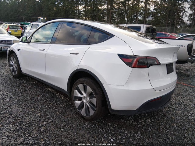 2023 TESLA MODEL Y 7SAYGDEE0PF609291 Photo 2