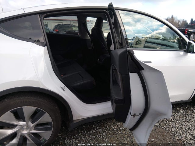 2023 TESLA MODEL Y 7SAYGDEE0PF609291 Photo 7