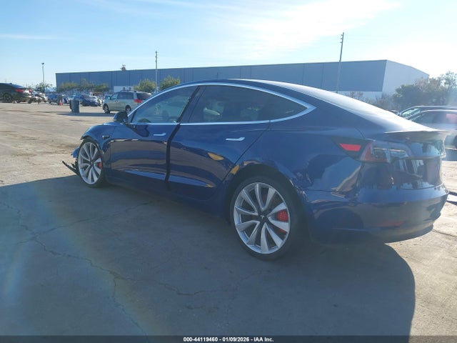 2018 TESLA MODEL 3 5YJ3E1EB4JF180276 Photo 2