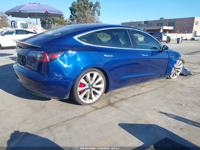 2018 TESLA MODEL 3 5YJ3E1EB4JF180276 Photo 3
