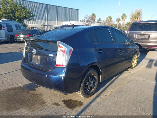 JTDKN3DUXE1780423 Toyota Prius Two