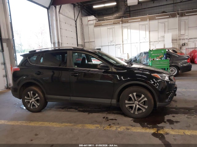 Toyota RAV4 LE 2018 2T3BFREV7JW736513 Image 13
