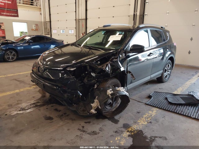 2018 TOYOTA RAV4 2T3BFREV7JW736513 Photo 1