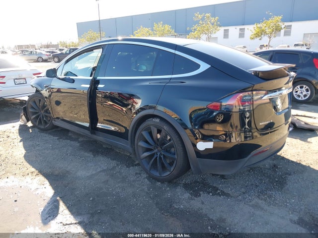 2018 TESLA MODEL X 5YJXCAE2XJF119859 Photo 2