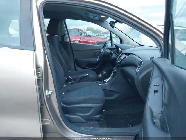 3GNCJKSB1JL178502 Chevrolet TRAX LS