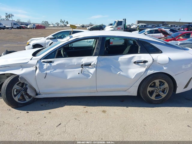 5XXG14J26NG106123 KIA K5 LXS