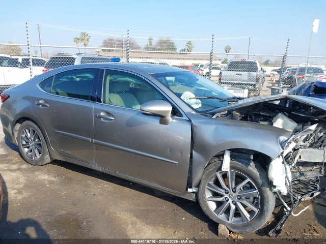 JTHBW1GG9H2141941 Lexus ES 300H